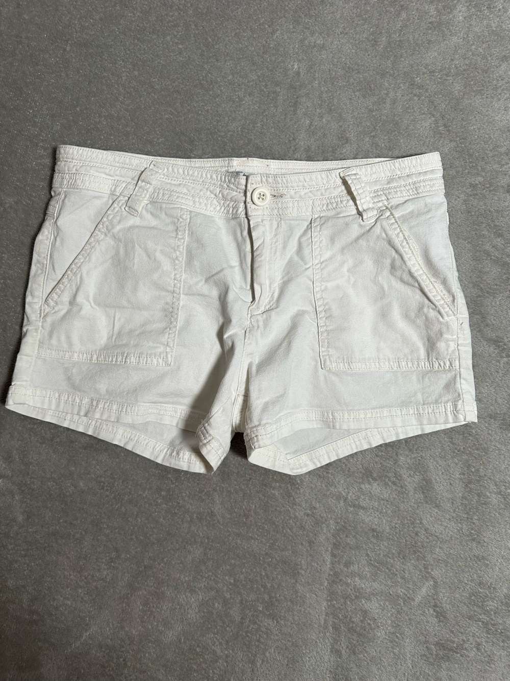 PrAna Elle White Organic Cotton Shorts Inseam 3"~ Size 8 - Picture 3 of 11